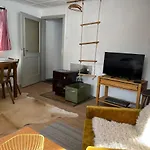 Gemuetliche Huette In Der Mit Herrlicher Aussicht